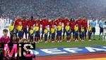 14.07.2024, Fussball UEFA EURO 2024, Finale im Berliner Olympiastadion, Spanien - England, Mannschaften stellen sich zur Hymne auf. Hier Team Spanien.