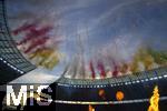 14.07.2024, Fussball UEFA EURO 2024, Finale im Berliner Olympiastadion, Spanien - England, Pyrotechnik whrend die Mannschaften sich zur Hymne aufstellen. Pyro-Rauch in den beiden Landesfarben der teilnehmenden Lnder. 
