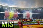 14.07.2024, Fussball UEFA EURO 2024, Finale im Berliner Olympiastadion, Spanien - England, Pyrotechnik whrend die Mannschaften sich zur Hymne aufstellen. Pyro-Rauch in den beiden Landesfarben der teilnehmenden Lnder.  
