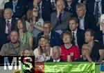 14.07.2024, Fussball UEFA EURO 2024, Finale im Berliner Olympiastadion, Spanien - England,  Tribne,  Englands Superstar, Snger Ed Sheeran (vorne mitte, im roten England-Trikot) mit Frau Cherry Seaborn. 
