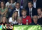 14.07.2024, Fussball UEFA EURO 2024, Finale im Berliner Olympiastadion, Spanien - England,  Tribne,  Englands Superstar, Snger Ed Sheeran (vorne re, im roten England-Trikot) mit Frau Cherry Seaborn.
