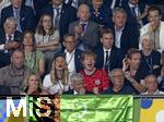 14.07.2024, Fussball UEFA EURO 2024, Finale im Berliner Olympiastadion, Spanien - England,  Tribne,  Englands Superstar, Snger Ed Sheeran (vorne mitte, im roten England-Trikot) mit Frau Cherry Seaborn.
