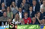 14.07.2024, Fussball UEFA EURO 2024, Finale im Berliner Olympiastadion, Spanien - England,  Tribne,  Englands Superstar, Snger Ed Sheeran (vorne re, im roten England-Trikot) mit Frau Cherry Seaborn.
