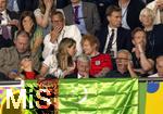 14.07.2024, Fussball UEFA EURO 2024, Finale im Berliner Olympiastadion, Spanien - England,  Tribne,  Englands Superstar, Snger Ed Sheeran (vorne mitte, im roten England-Trikot) mit Frau Cherry Seaborn. 
