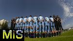 21.07.2024, Fussball 3. Liga 2024/2025, TSV 1860 Mnchen, Portrttermin 2024/2025, Mannschaftsfoto an der Grnwalderstrasse, Mnchen.  Teamfoto von hinten 


