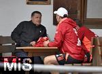 22.07.2024, Fussball 1. Bundesliga 2024/2025, Trainingslager FC Bayern Mnchen in Rottach-Egern am Tegernsee am Sportplatz Birkenmoos, Manager Max Eberl (FC Bayern Mnchen) beobachtet das Geschehen.