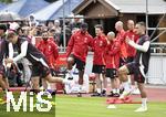 22.07.2024, Fussball 1. Bundesliga 2024/2025, Trainingslager FC Bayern Mnchen in Rottach-Egern am Tegernsee am Sportplatz Birkenmoos, Trainer Vincent Kompany (FC Bayern Mnchen) und Walter Gfrerer (FC Bayern Mnchen)