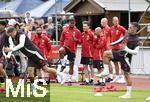 22.07.2024, Fussball 1. Bundesliga 2024/2025, Trainingslager FC Bayern Mnchen in Rottach-Egern am Tegernsee am Sportplatz Birkenmoos, Trainer Vincent Kompany (FC Bayern Mnchen) und Walter Gfrerer (FC Bayern Mnchen)