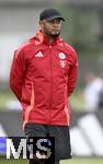 22.07.2024, Fussball 1. Bundesliga 2024/2025, Trainingslager FC Bayern Mnchen in Rottach-Egern am Tegernsee am Sportplatz Birkenmoos, Trainer Vincent Kompany (FC Bayern Mnchen) nachdenklich.