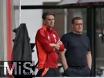 22.07.2024, Fussball 1. Bundesliga 2024/2025, Trainingslager FC Bayern Mnchen in Rottach-Egern am Tegernsee am Sportplatz Birkenmoos, v.l. Sportdirektor Christoph Freund (Bayern Mnchen) und Manager Max Eberl (FC Bayern Mnchen) beobachten das Training