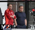 22.07.2024, Fussball 1. Bundesliga 2024/2025, Trainingslager FC Bayern Mnchen in Rottach-Egern am Tegernsee am Sportplatz Birkenmoos, v.l. Sportdirektor Christoph Freund (Bayern Mnchen) und Manager Max Eberl (FC Bayern Mnchen) beobachten das Training