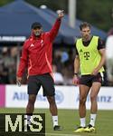 22.07.2024, Fussball 1. Bundesliga 2024/2025, Trainingslager FC Bayern Mnchen in Rottach-Egern am Tegernsee am Sportplatz Birkenmoos, v.l. Trainer Vincent Kompany (FC Bayern Mnchen) und Leon Goretzka (FC Bayern Mnchen) 