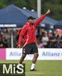 22.07.2024, Fussball 1. Bundesliga 2024/2025, Trainingslager FC Bayern Mnchen in Rottach-Egern am Tegernsee am Sportplatz Birkenmoos, v.l. Trainer Vincent Kompany (FC Bayern Mnchen) gestikuliert.