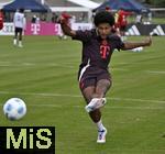 22.07.2024, Fussball 1. Bundesliga 2024/2025, Trainingslager FC Bayern Mnchen in Rottach-Egern am Tegernsee am Sportplatz Birkenmoos, Serge Gnabry (FC Bayern Mnchen) Schusshaltung.