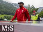 22.07.2024, Fussball 1. Bundesliga 2024/2025, Trainingslager FC Bayern Mnchen in Rottach-Egern am Tegernsee am Sportplatz Birkenmoos, Trainer Vincent Kompany (FC Bayern Mnchen) nach dem Training.