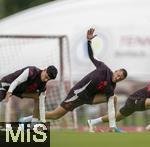 22.07.2024, Fussball 1. Bundesliga 2024/2025, Trainingslager FC Bayern Mnchen in Rottach-Egern am Tegernsee am Sportplatz Birkenmoos, v.li: Aleksandar Pavlovic (Bayern Mnchen),  Eric Dier (FC Bayern Mnchen), 