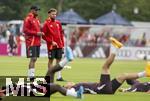 22.07.2024, Fussball 1. Bundesliga 2024/2025, Trainingslager FC Bayern Mnchen in Rottach-Egern am Tegernsee am Sportplatz Birkenmoos, v.li: Trainer Vincent Kompany (FC Bayern Mnchen) mit Athletik-Trainer Bram Geers (FC Bayern Mnchen)