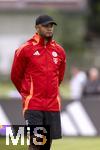 22.07.2024, Fussball 1. Bundesliga 2024/2025, Trainingslager FC Bayern Mnchen in Rottach-Egern am Tegernsee am Sportplatz Birkenmoos, Trainer Vincent Kompany (FC Bayern Mnchen) nachdenklich 