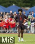 22.07.2024, Fussball 1. Bundesliga 2024/2025, Trainingslager FC Bayern Mnchen in Rottach-Egern am Tegernsee am Sportplatz Birkenmoos, Serge Gnabry (FC Bayern Mnchen) nachdenklich 