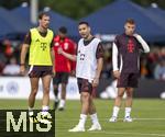 22.07.2024, Fussball 1. Bundesliga 2024/2025, Trainingslager FC Bayern Mnchen in Rottach-Egern am Tegernsee am Sportplatz Birkenmoos,  Raphael Guerreiro (mitte, FC Bayern Mnchen) 