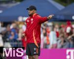 22.07.2024, Fussball 1. Bundesliga 2024/2025, Trainingslager FC Bayern Mnchen in Rottach-Egern am Tegernsee am Sportplatz Birkenmoos, Trainer Vincent Kompany (FC Bayern Mnchen) gibt lautstark Anweisungen