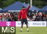 22.07.2024, Fussball 1. Bundesliga 2024/2025, Trainingslager FC Bayern Mnchen in Rottach-Egern am Tegernsee am Sportplatz Birkenmoos, Trainer Vincent Kompany (FC Bayern Mnchen) gibt lautstark Anweisungen