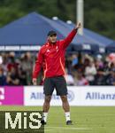 22.07.2024, Fussball 1. Bundesliga 2024/2025, Trainingslager FC Bayern Mnchen in Rottach-Egern am Tegernsee am Sportplatz Birkenmoos, Trainer Vincent Kompany (FC Bayern Mnchen) gibt lautstark Anweisungen