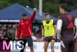 22.07.2024, Fussball 1. Bundesliga 2024/2025, Trainingslager FC Bayern Mnchen in Rottach-Egern am Tegernsee am Sportplatz Birkenmoos, Trainer Vincent Kompany (FC Bayern Mnchen) gibt lautstark Anweisungen