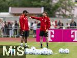 22.07.2024, Fussball 1. Bundesliga 2024/2025, Trainingslager FC Bayern Mnchen in Rottach-Egern am Tegernsee am Sportplatz Birkenmoos, v.li: Trainer Vincent Kompany (FC Bayern Mnchen) mit Torwart-Trainer Michael Rechner (FC Bayern Mnchen) 