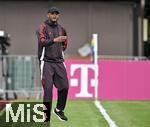 24.07.2024, Fussball 1. Bundesliga 2024/2025, Testspiel im Trainingslager des FC Bayern Mnchen in Rottach-Egern am Tegernsee am Sportplatz Birkenmoos, FC Rottach Egern - FC Bayern Mnchen, Trainer Vincent Kompany (FC Bayern Mnchen) gestikuliert