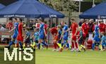 24.07.2024, Fussball 1. Bundesliga 2024/2025, Testspiel im Trainingslager des FC Bayern Mnchen in Rottach-Egern am Tegernsee am Sportplatz Birkenmoos, FC Rottach Egern - FC Bayern Mnchen, Einlauf der Mannschaften vor dem Anpfiff