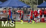 24.07.2024, Fussball 1. Bundesliga 2024/2025, Testspiel im Trainingslager des FC Bayern Mnchen in Rottach-Egern am Tegernsee am Sportplatz Birkenmoos, FC Rottach Egern - FC Bayern Mnchen, Einlauf der Mannschaften vor dem Anpfiff