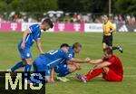 24.07.2024, Fussball 1. Bundesliga 2024/2025, Testspiel im Trainingslager des FC Bayern Mnchen in Rottach-Egern am Tegernsee am Sportplatz Birkenmoos, FC Rottach Egern - FC Bayern Mnchen, re: Leon Goretzka (FC Bayern Mnchen) am Boden, drei Spieler von Rottach Egern kmmern sich um ihn.