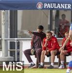 24.07.2024, Fussball 1. Bundesliga 2024/2025, Testspiel im Trainingslager des FC Bayern Mnchen in Rottach-Egern am Tegernsee am Sportplatz Birkenmoos, FC Rottach Egern - FC Bayern Mnchen, v.li: Trainer Vincent Kompany (FC Bayern Mnchen), Co-Trainer Rene Maric (FC Bayern Mnchen), 