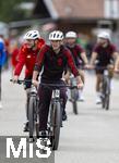 24.07.2024, Fussball 1. Bundesliga 2024/2025, Testspiel im Trainingslager des FC Bayern Mnchen in Rottach-Egern am Tegernsee am Sportplatz Birkenmoos, FC Rottach Egern - FC Bayern Mnchen, re, Sportdirektor Christoph Freund (Bayern Mnchen) auf dem Rad