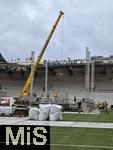 23.07.2024, Vor den Olympischen Sommerspielen 2024 in Paris (Frankreich), Vorbereitungsarbeiten im Rugbystadion Jean Bouin, zu den Olympischen Spielen ist es das DEUTSCHE HAUS fr die deutsche Olympische Familie. Aufbauarbeiten fr die groe Bhne auf dem Platz 