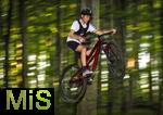 28.08.2024, Bad Wrishofen im Allgu, Sommerferien in Bayern, viel Zeit fr Schulkinder fr ihre Freizeitaktivitten. Philipp aus Bad Wrishofen beim Mountainbiken im Wald, (Modelreleased) 