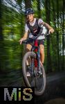 28.08.2024, Bad Wrishofen im Allgu, Sommerferien in Bayern, viel Zeit fr Schulkinder fr ihre Freizeitaktivitten. Philipp aus Bad Wrishofen beim Mountainbiken im Wald, (Modelreleased) 