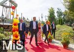 30.08.2024, Skylinepark Rammingen (Unterallgu) bei Bad Wrishofen, Bayerns grter Freizeitpark feiert das 25-Jhrige Jubilum.  Auf dem Bild, Betreiber Joachim Lwenthal, Dr. Markus Sder, Ministerprsident Bayern, Petra Lwenthal, Klaus Holetschek.