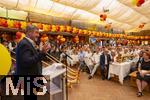 30.08.2024, Skylinepark Rammingen (Unterallgu) bei Bad Wrishofen, Bayerns grter Freizeitpark feiert das 25-Jhrige Jubilum. Ehrengast Ministerprsident von Bayern, Dr. Markus Sder (CSU) bei seiner Rede. vor den geladenen Gsten.