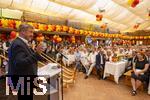 30.08.2024, Skylinepark Rammingen (Unterallgu) bei Bad Wrishofen, Bayerns grter Freizeitpark feiert das 25-Jhrige Jubilum. Ehrengast Ministerprsident von Bayern, Dr. Markus Sder (CSU) bei seiner Rede. vor den geladenen Gsten.