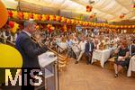 30.08.2024, Skylinepark Rammingen (Unterallgu) bei Bad Wrishofen, Bayerns grter Freizeitpark feiert das 25-Jhrige Jubilum. Ehrengast Ministerprsident von Bayern, Dr. Markus Sder (CSU) bei seiner Rede. vor den geladenen Gsten.