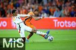 10.09.2024, Fussball UEFA Nations League 2024/25, Gruppe 3, 2. Spieltag, Niederlande - Deutschland, in der Johan Cruyff Arena Amsterdam. (L-R) Jamal Musiala (Deutschland) gegen Xavi Simons (Niederlande)