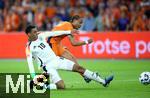 10.09.2024, Fussball UEFA Nations League 2024/25, Gruppe 3, 2. Spieltag, Niederlande - Deutschland, in der Johan Cruyff Arena Amsterdam. (L-R) Jamal Musiala (Deutschland) gegen Xavi Simons (Niederlande)