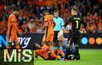 10.09.2024, Fussball UEFA Nations League 2024/25, Gruppe 3, 2. Spieltag, Niederlande - Deutschland, in der Johan Cruyff Arena Amsterdam. Nathan Ake (Niederlande) liegt verletzt am Boden und muss behandelt werden