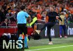 10.09.2024, Fussball UEFA Nations League 2024/25, Gruppe 3, 2. Spieltag, Niederlande - Deutschland, in der Johan Cruyff Arena Amsterdam. Bundestrainer Julian Nagelsmann (Deutschland) tritt wtend gegen eine Wasserflasche