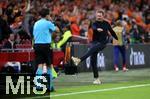 10.09.2024, Fussball UEFA Nations League 2024/25, Gruppe 3, 2. Spieltag, Niederlande - Deutschland, in der Johan Cruyff Arena Amsterdam. Bundestrainer Julian Nagelsmann (Deutschland) tritt wtend gegen eine Wasserflasche