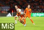 10.09.2024, Fussball UEFA Nations League 2024/25, Gruppe 3, 2. Spieltag, Niederlande - Deutschland, in der Johan Cruyff Arena Amsterdam. (L-R) Florian Wirtz (Deutschland) gegen Xavi Simons (Niederlande), Jerdy Schouten (Niederlande)