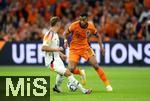 10.09.2024, Fussball UEFA Nations League 2024/25, Gruppe 3, 2. Spieltag, Niederlande - Deutschland, in der Johan Cruyff Arena Amsterdam. (L-R) Joshua Kimmich (Deutschland) gegen Cody Gakpo (Niederlande)