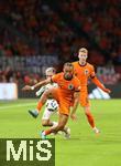 10.09.2024, Fussball UEFA Nations League 2024/25, Gruppe 3, 2. Spieltag, Niederlande - Deutschland, in der Johan Cruyff Arena Amsterdam. (L-R) Florian Wirtz (Deutschland) gegen Xavi Simons (Niederlande), Jerdy Schouten (Niederlande)